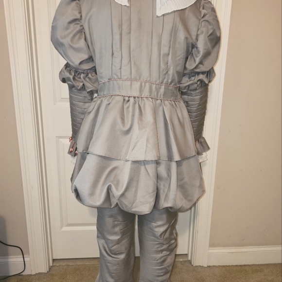 Authentic 2017 IT Pennywise screen worn prop/costume. Excellent quality & condit - Picture 7 of 10